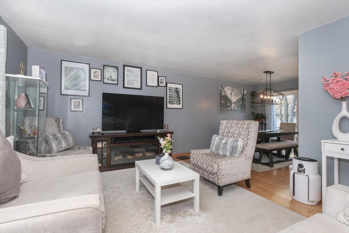 3870 Windjammer Lane, Hanover Park, IL 60133