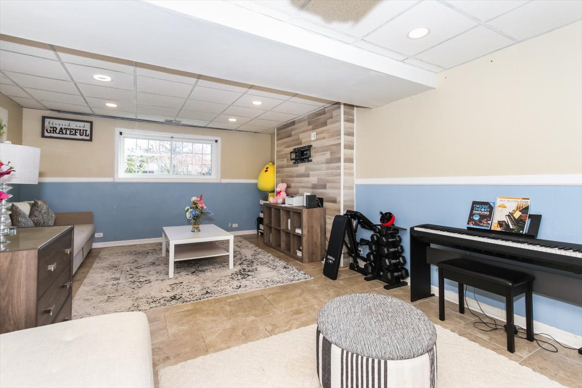 3870 Windjammer Lane, Hanover Park, IL 60133