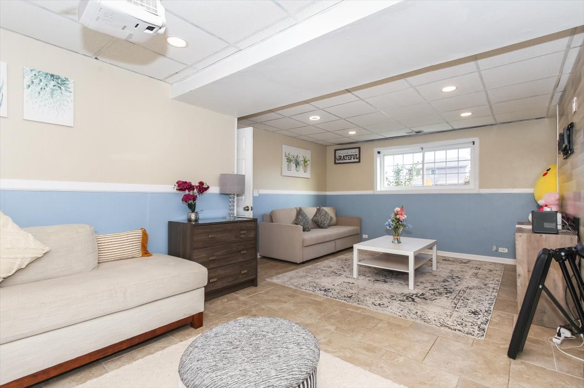 3870 Windjammer Lane, Hanover Park, IL 60133