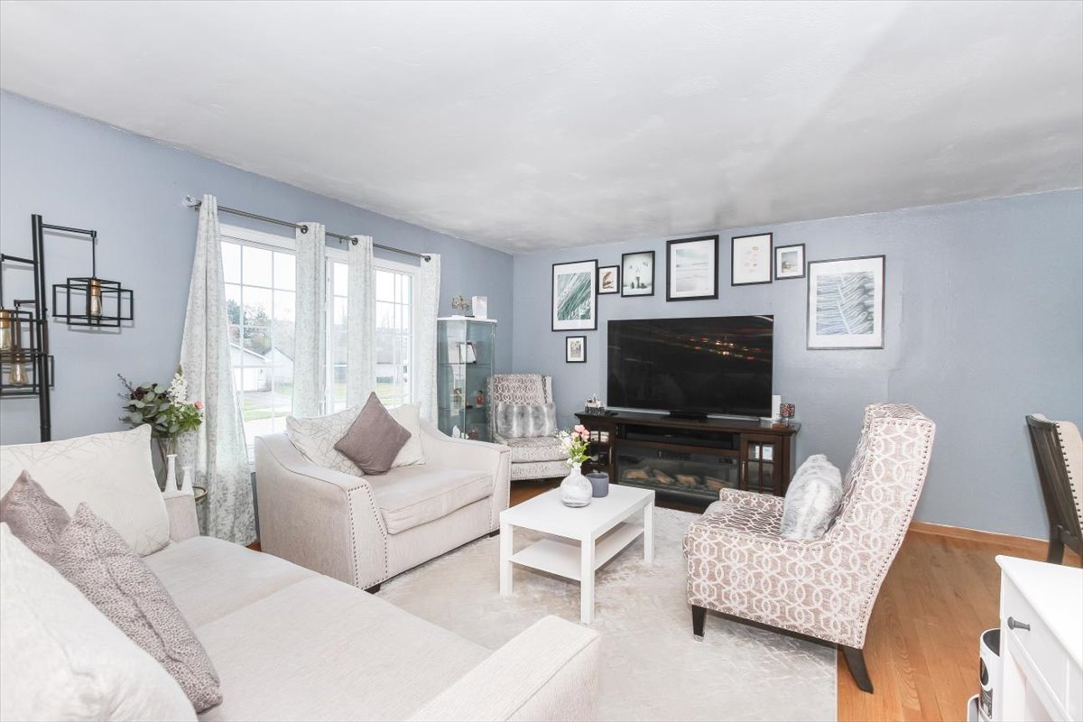 3870 Windjammer Lane, Hanover Park, IL 60133