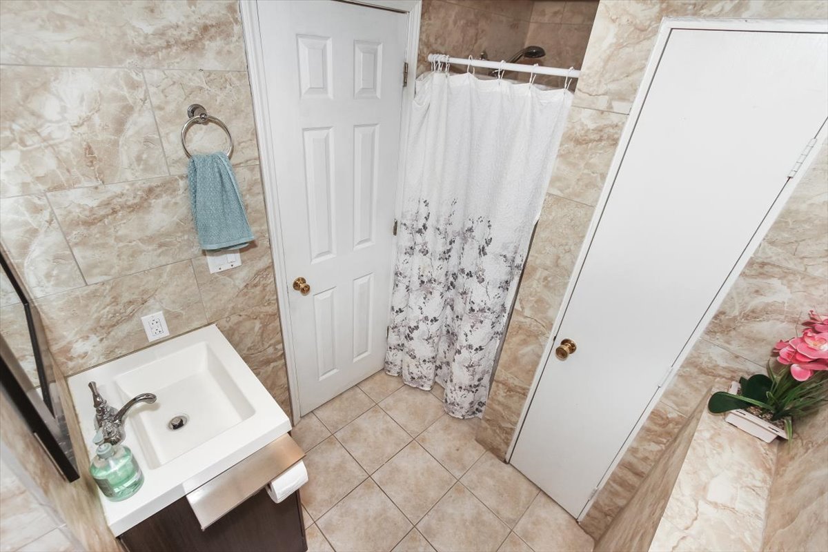 3870 Windjammer Lane, Hanover Park, IL 60133