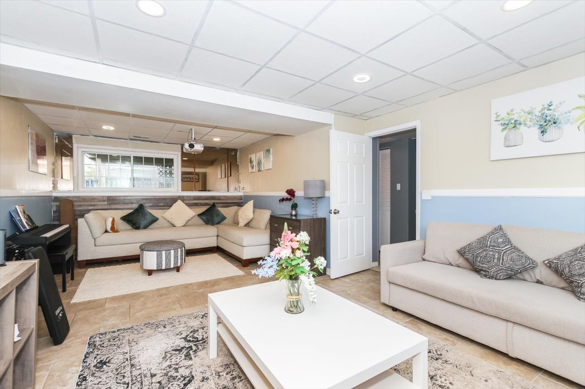 3870 Windjammer Lane, Hanover Park, IL 60133