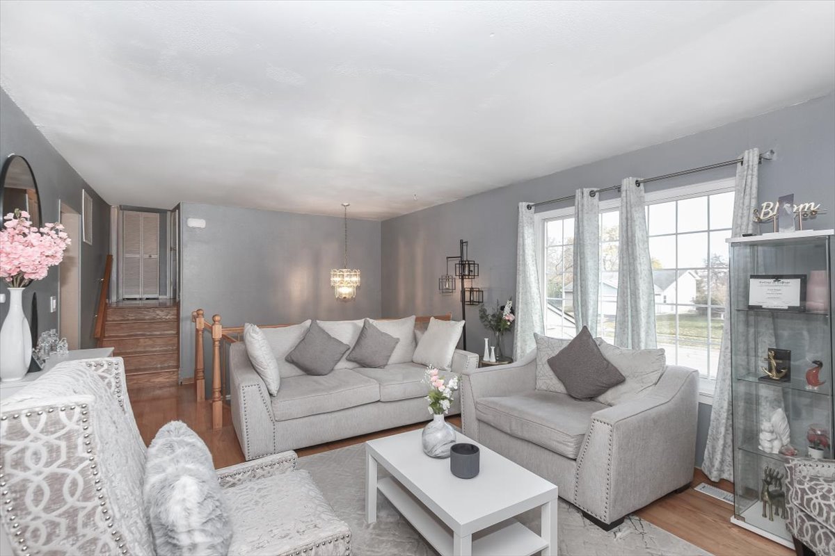 3870 Windjammer Lane, Hanover Park, IL 60133