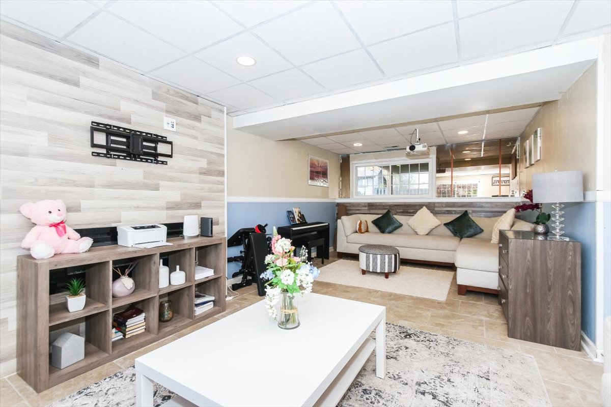 3870 Windjammer Lane, Hanover Park, IL 60133