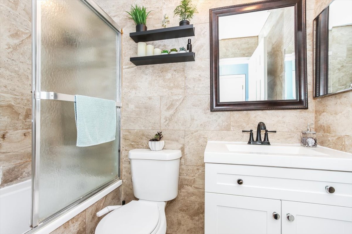 3870 Windjammer Lane, Hanover Park, IL 60133