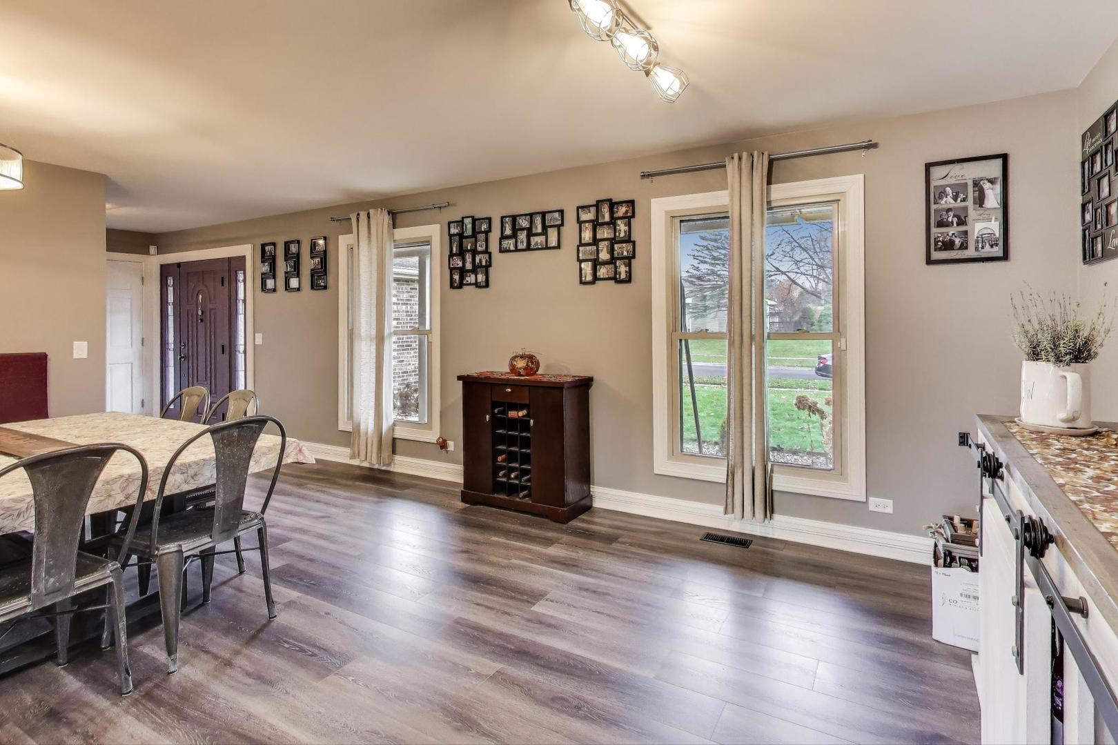 239 Nita Lane, Libertyville, IL 60048