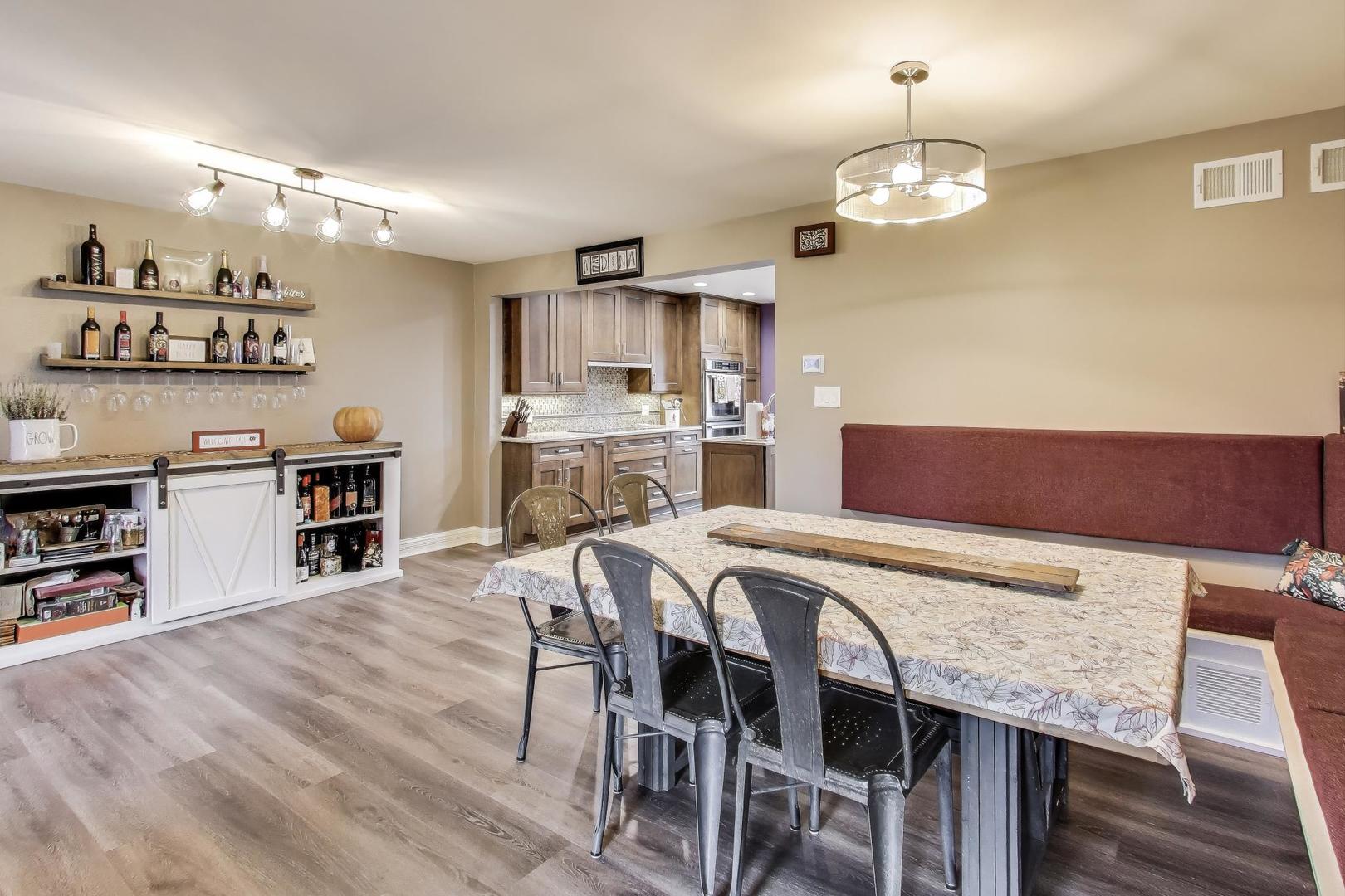 239 Nita Lane, Libertyville, IL 60048