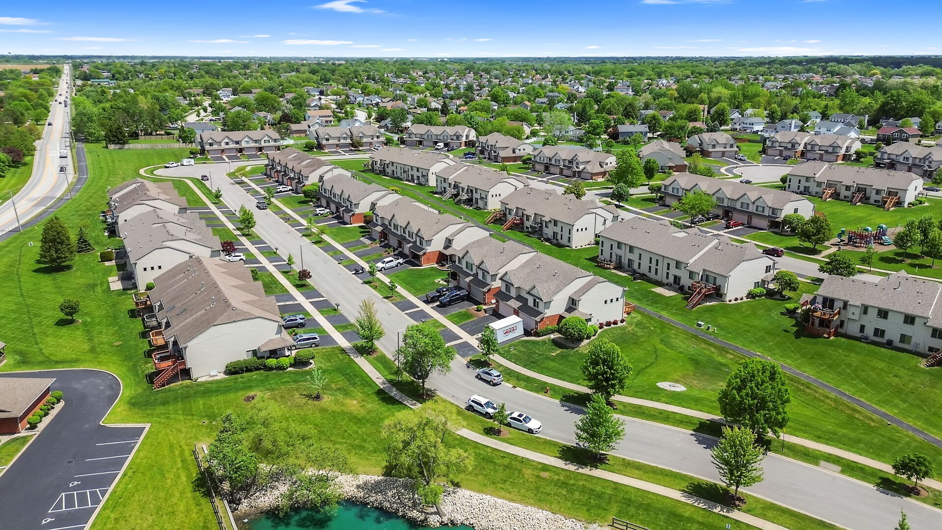 8261 Pecan Place, Frankfort, IL 60423