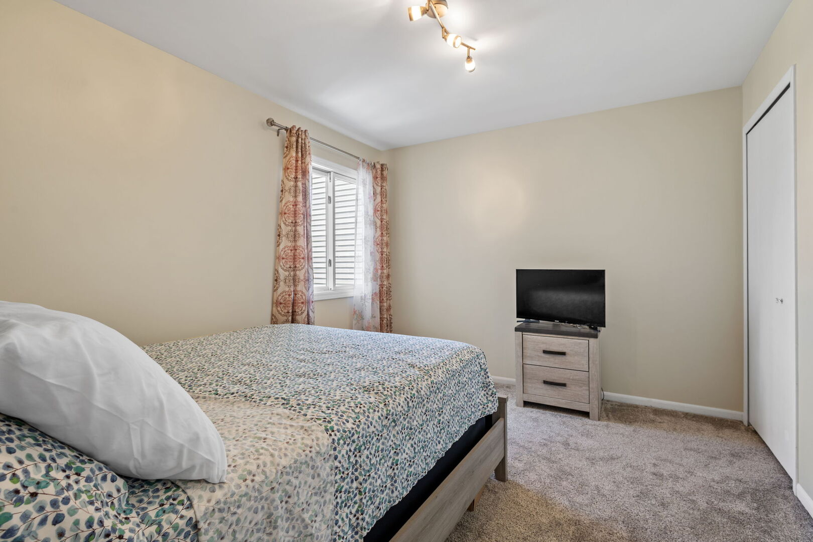 8261 Pecan Place, Frankfort, IL 60423