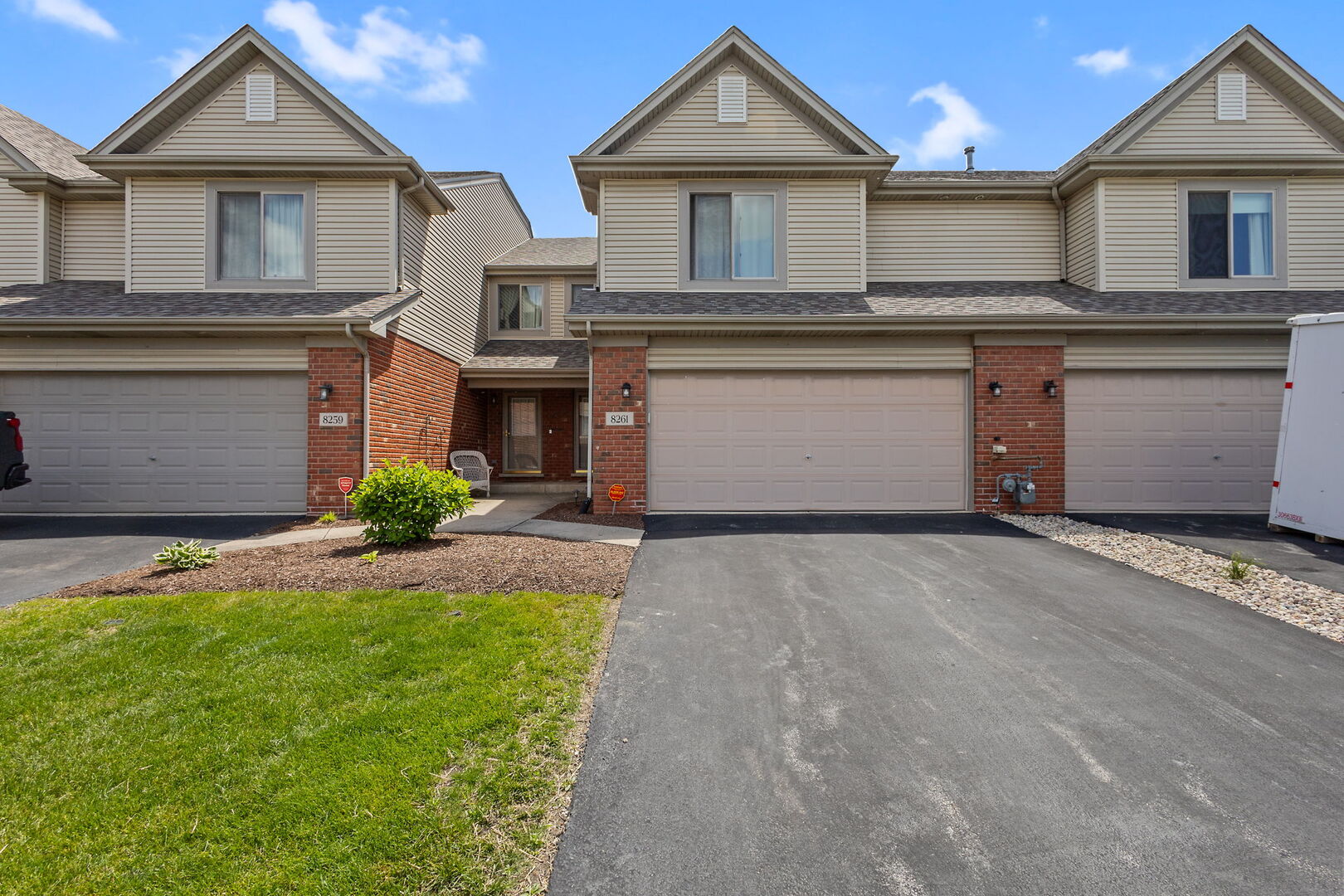 8261 Pecan Place, Frankfort, IL 60423