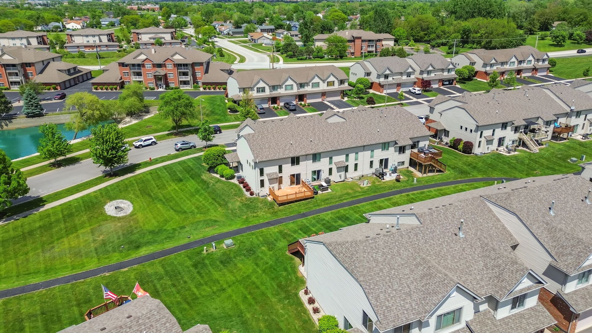 8261 Pecan Place, Frankfort, IL 60423