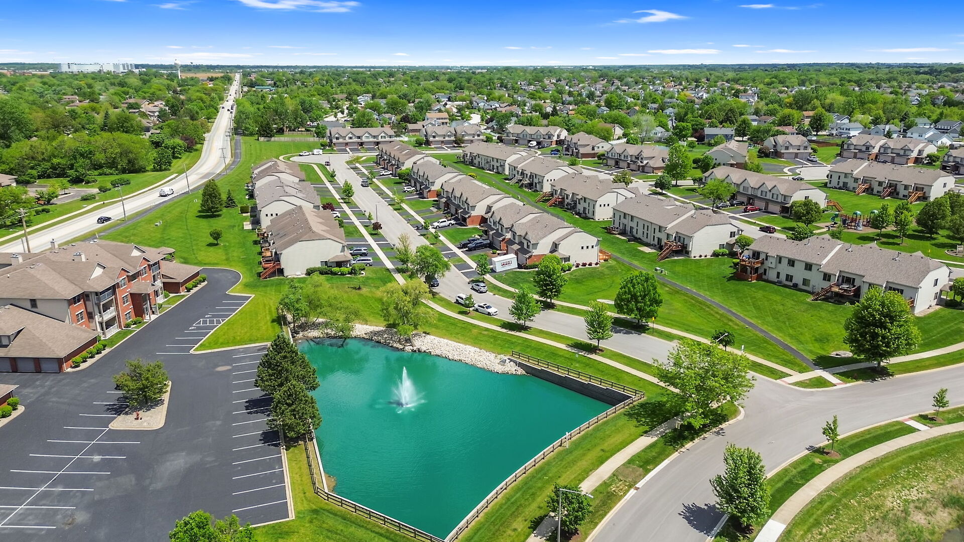 8261 Pecan Place, Frankfort, IL 60423