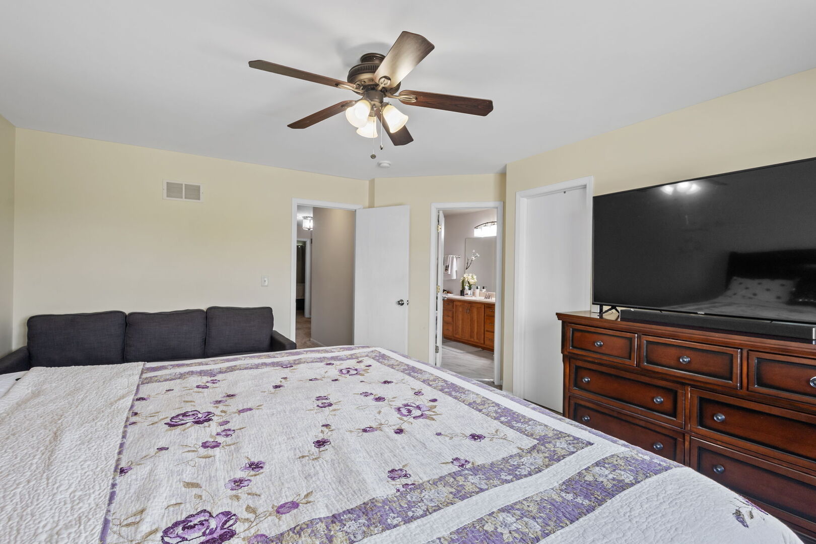 8261 Pecan Place, Frankfort, IL 60423