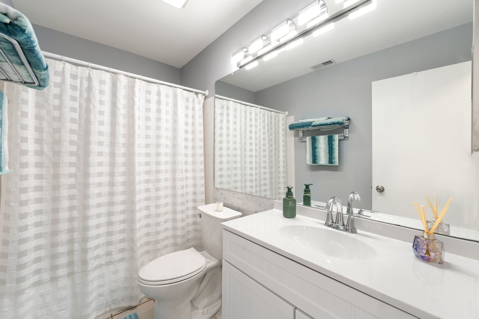 748 Sterling Court #A2, Bartlett, IL 60103