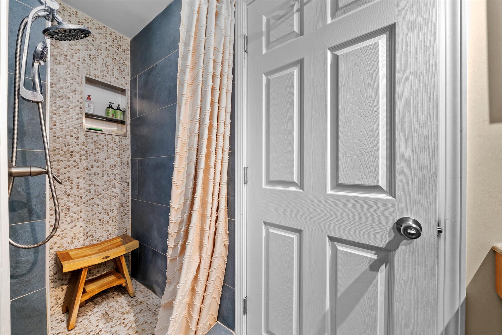 352 E 77th Street, Chicago, IL 60619