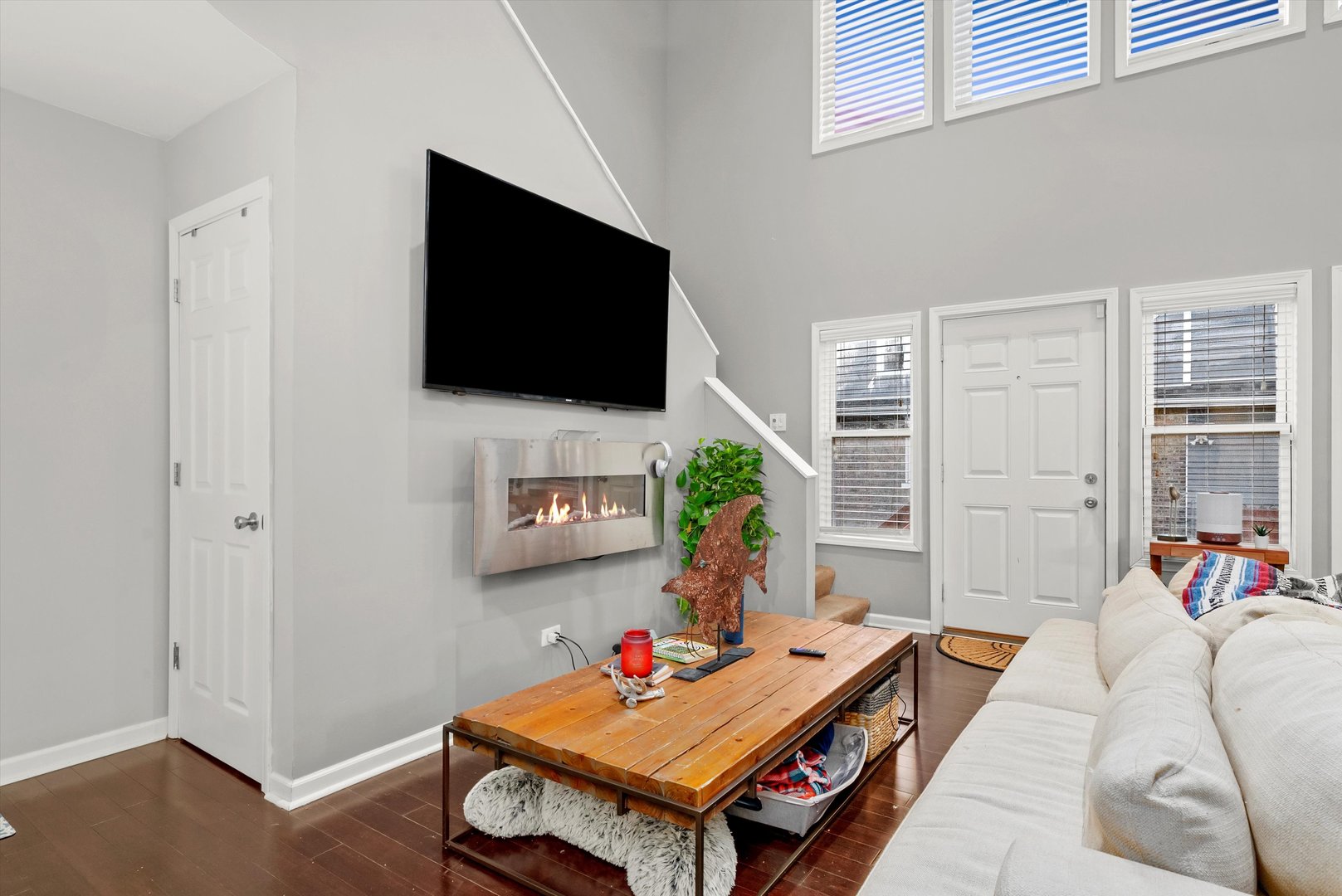 352 E 77th Street, Chicago, IL 60619