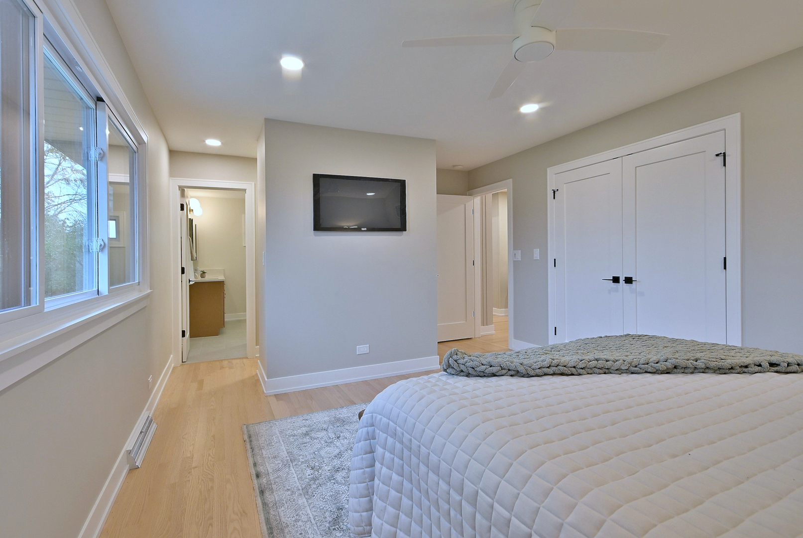 705 S Edgewood Avenue, Elmhurst, IL 60126