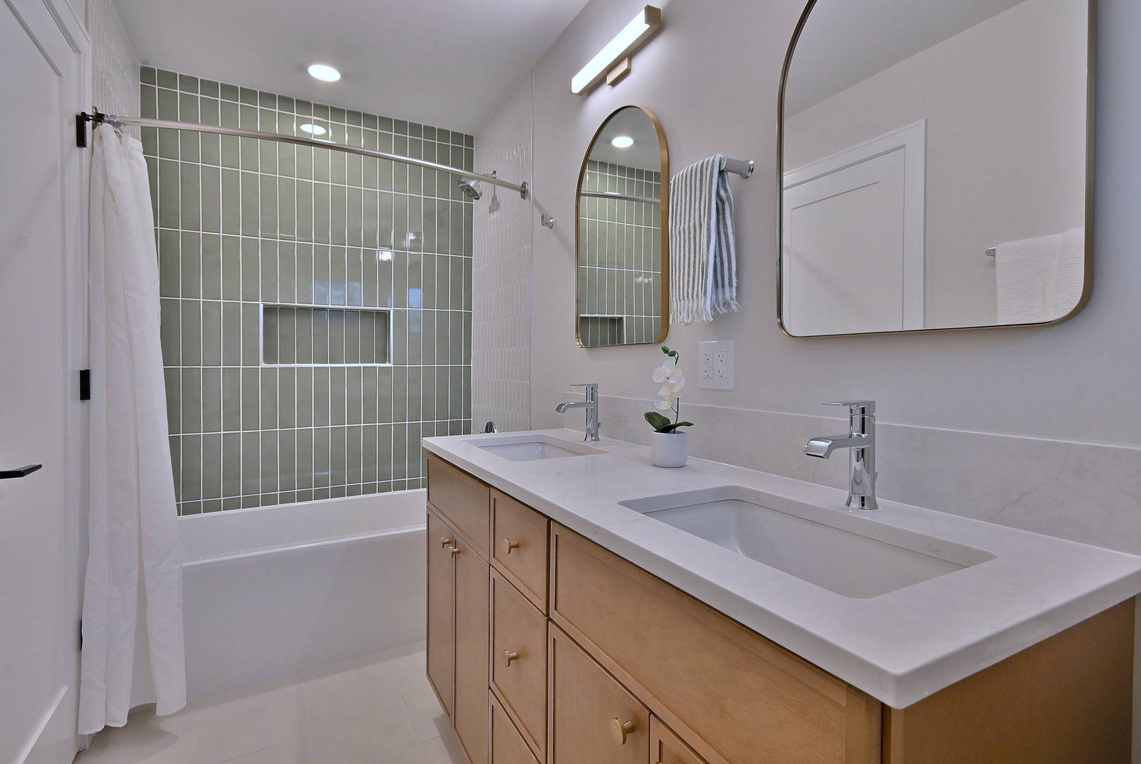 705 S Edgewood Avenue, Elmhurst, IL 60126