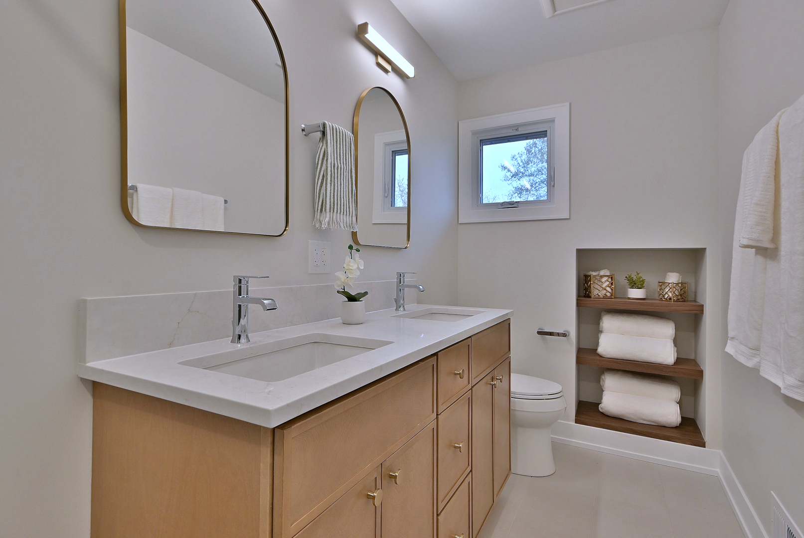 705 S Edgewood Avenue, Elmhurst, IL 60126