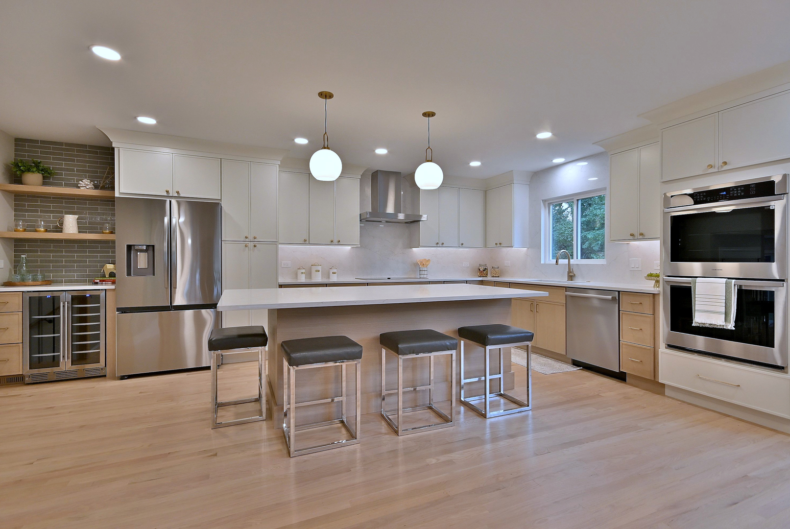 705 S Edgewood Avenue, Elmhurst, IL 60126