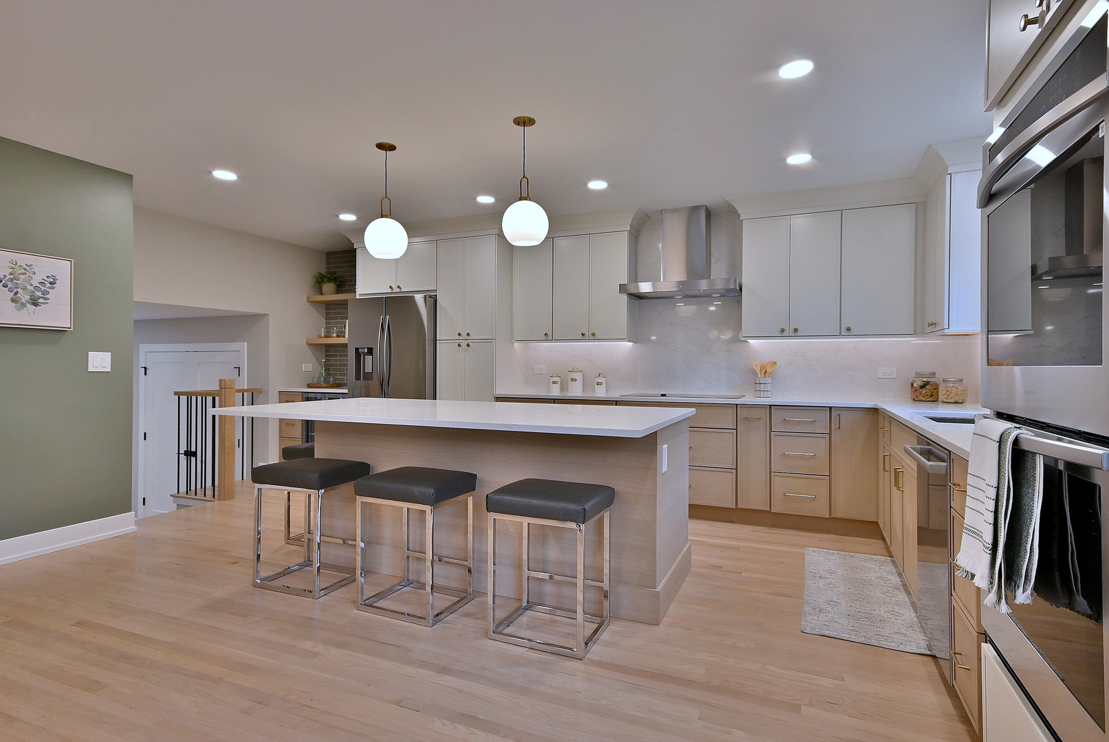 705 S Edgewood Avenue, Elmhurst, IL 60126