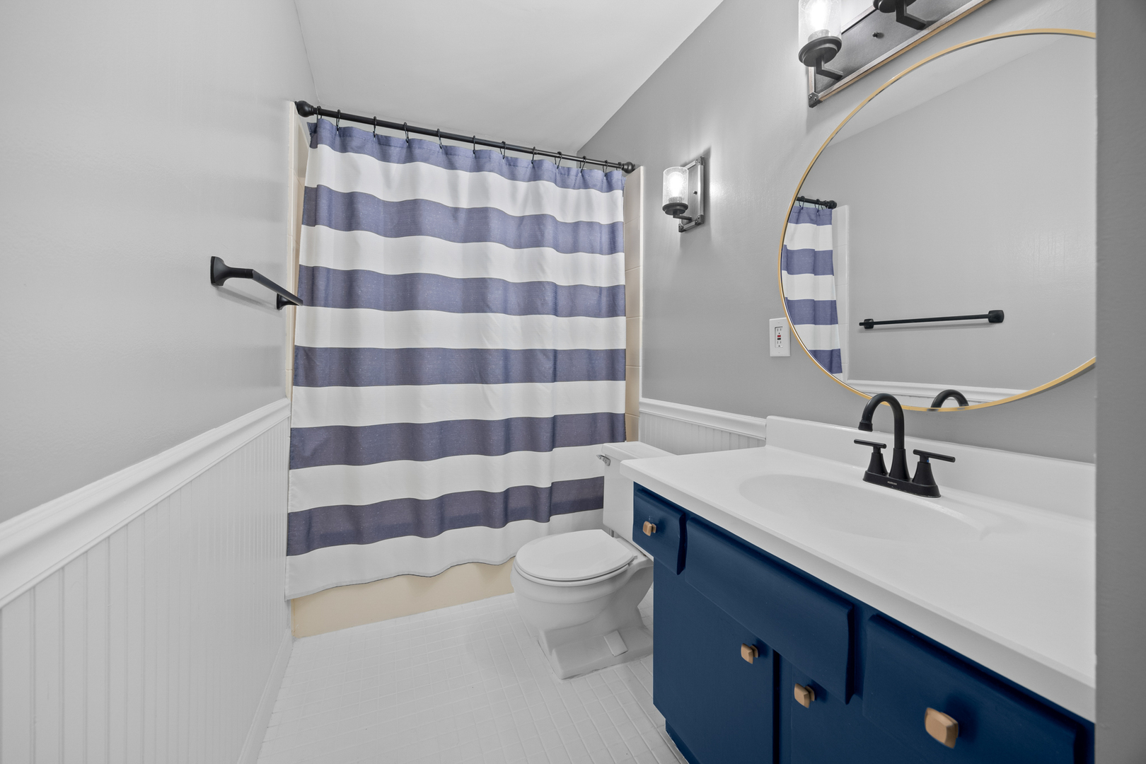 1320 Hassell Road, Hoffman Estates, IL 60169