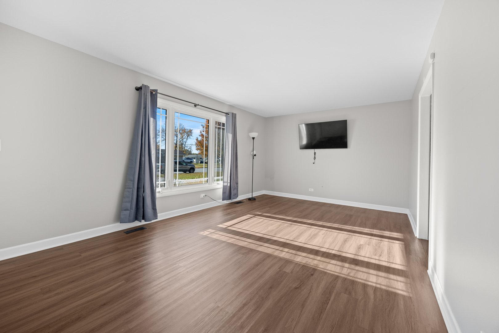 1320 Hassell Road, Hoffman Estates, IL 60169