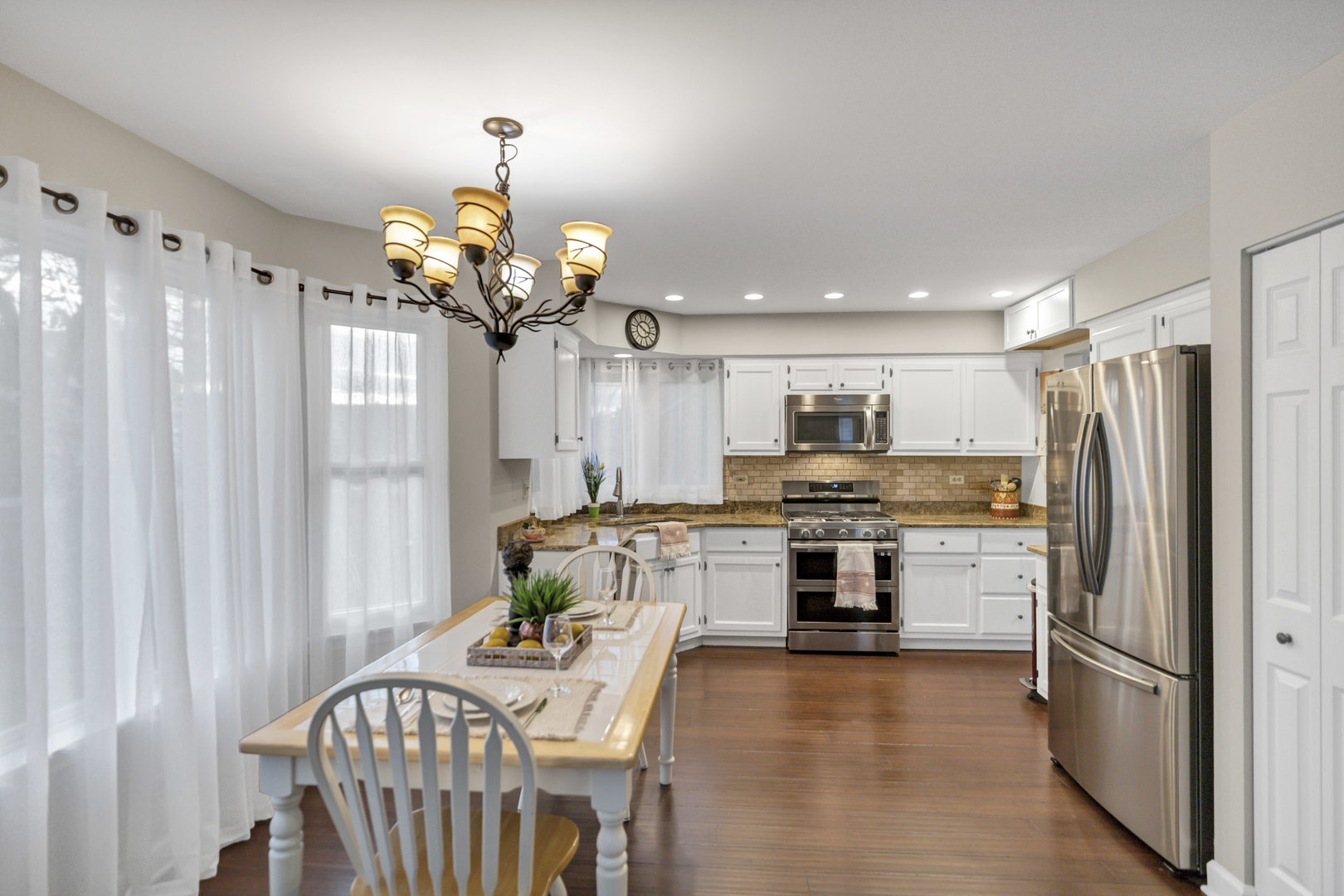 944 Cortney Drive, Carpentersville, IL 60110