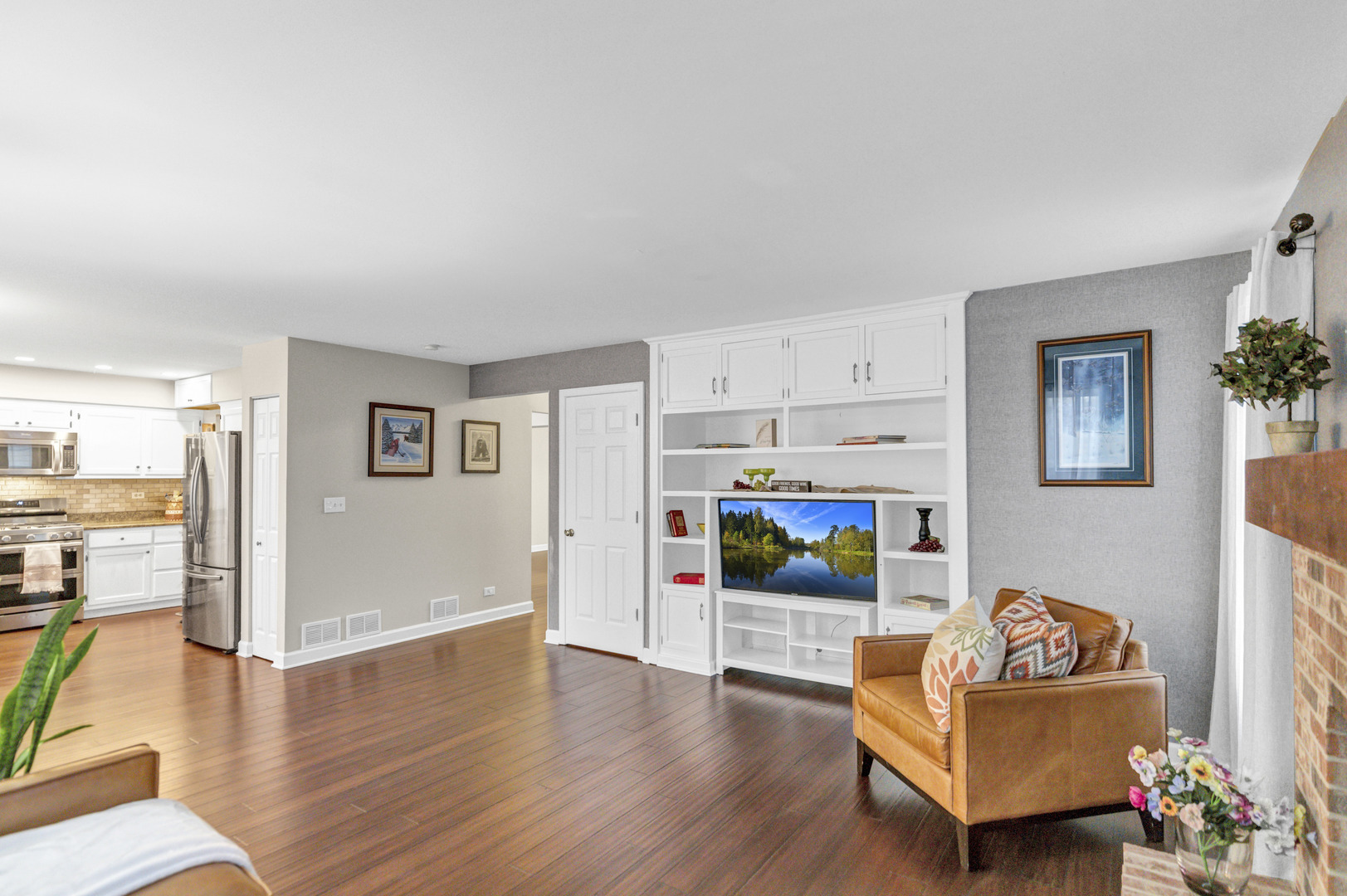 944 Cortney Drive, Carpentersville, IL 60110