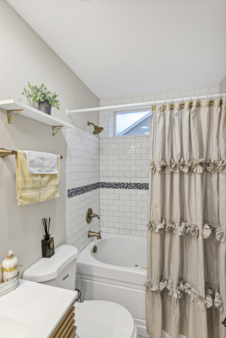 944 Cortney Drive, Carpentersville, IL 60110