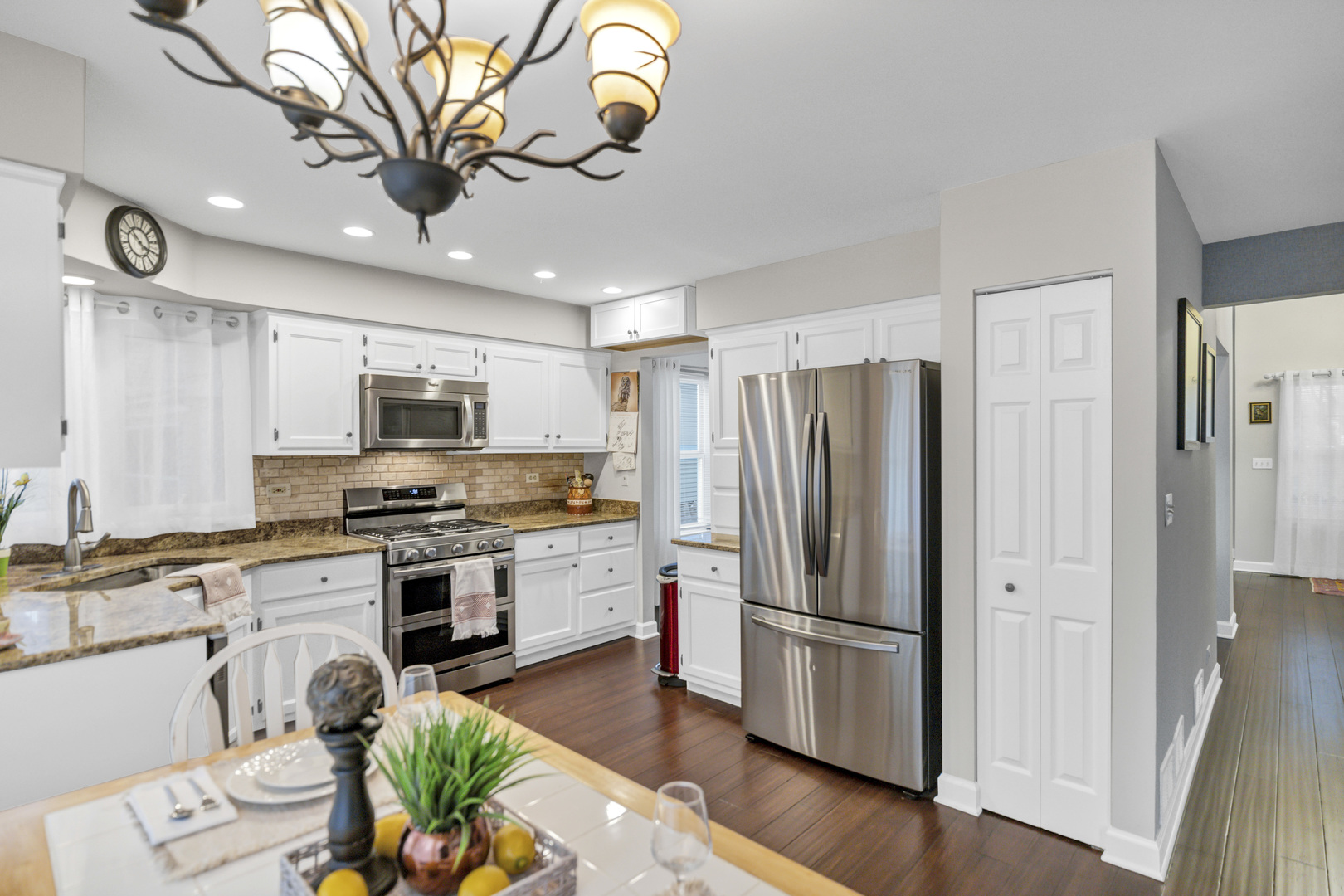 944 Cortney Drive, Carpentersville, IL 60110