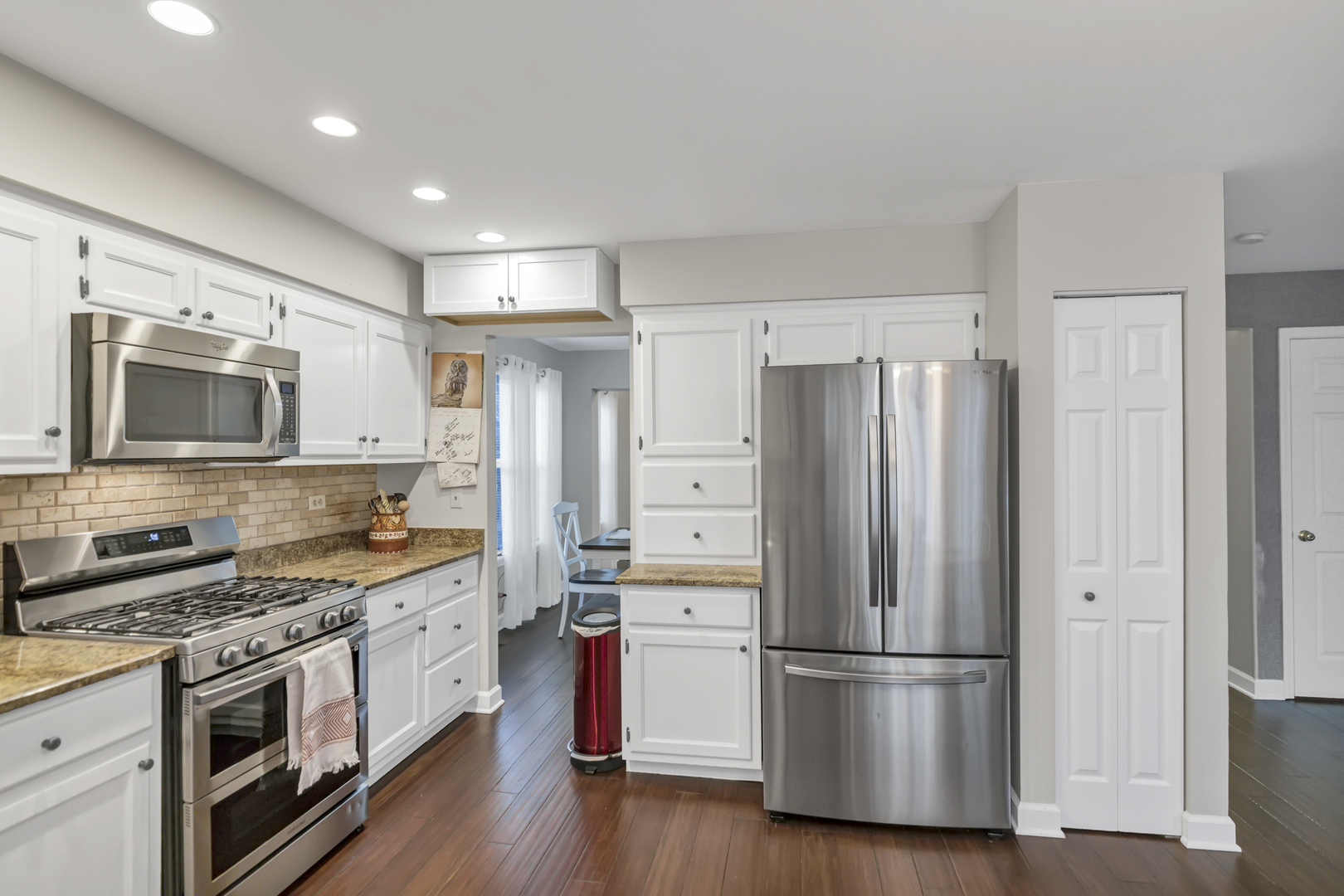 944 Cortney Drive, Carpentersville, IL 60110