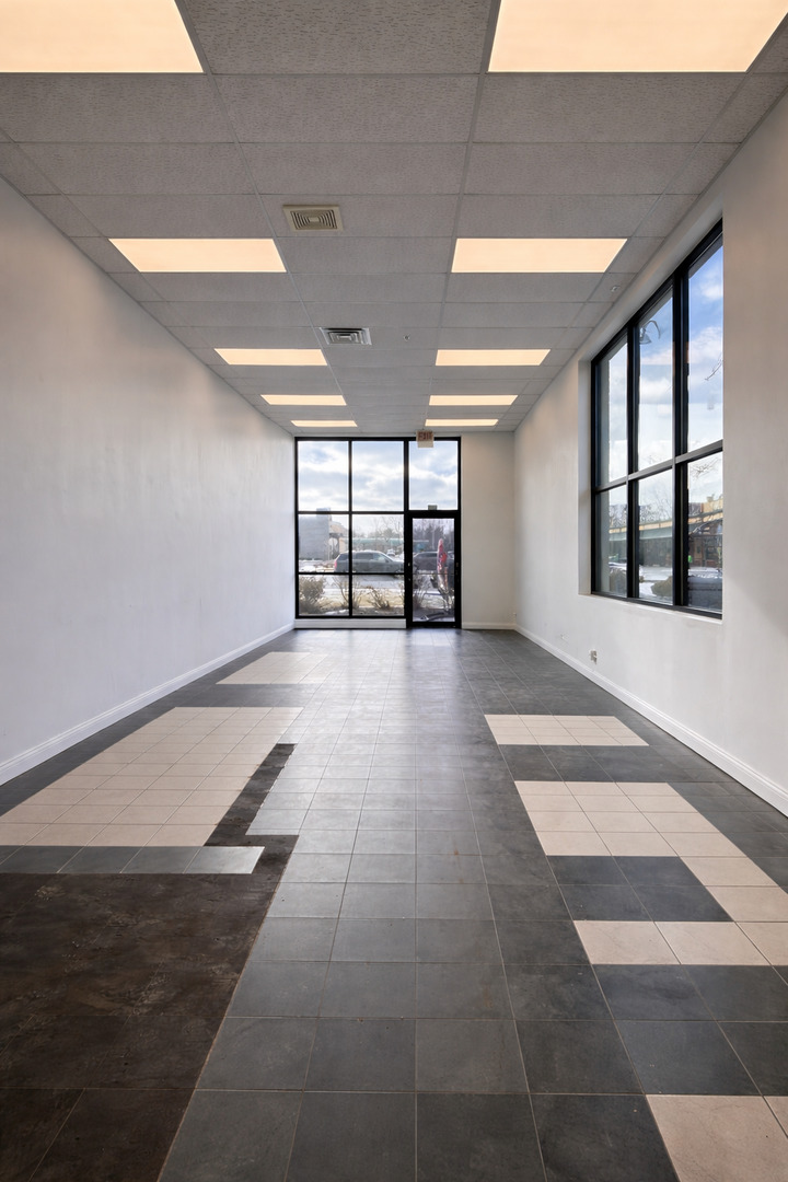 376 Roosevelt Road, Glen Ellyn, IL 60137