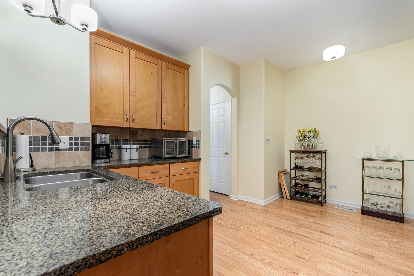 8 Lily Court, Bolingbrook, IL 60440