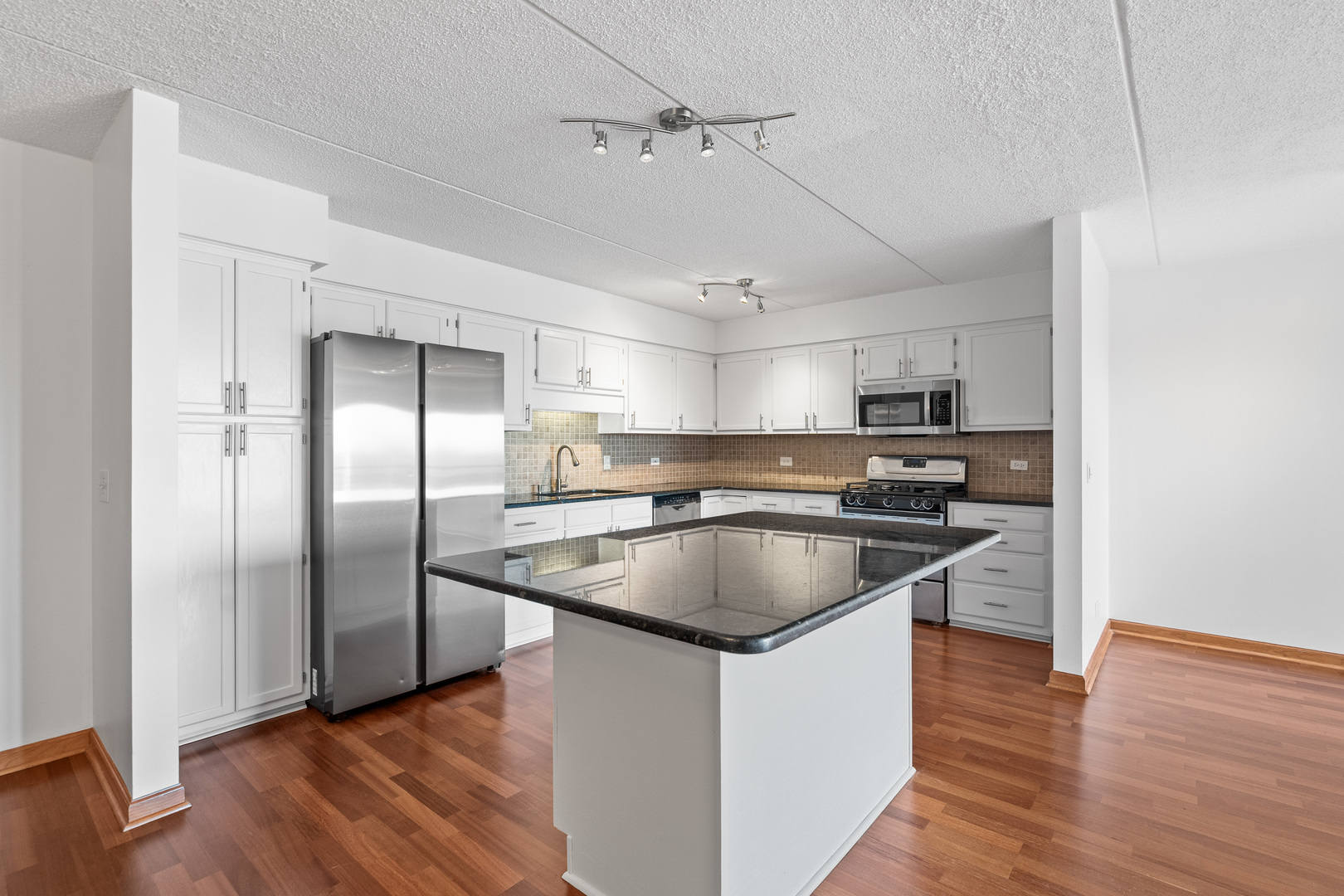 6400 W Berteau Avenue #405, Chicago, IL 60634