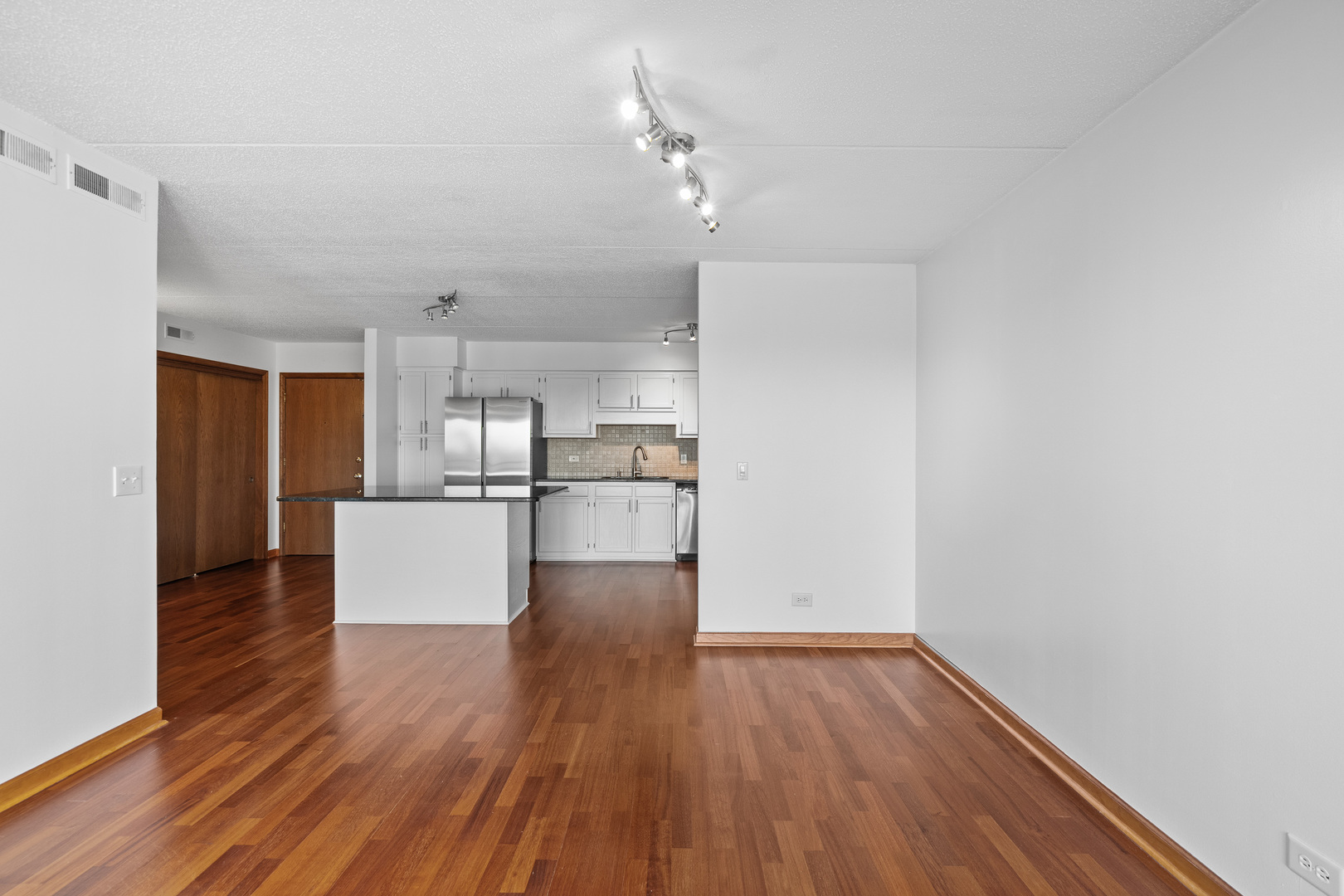 6400 W Berteau Avenue #405, Chicago, IL 60634