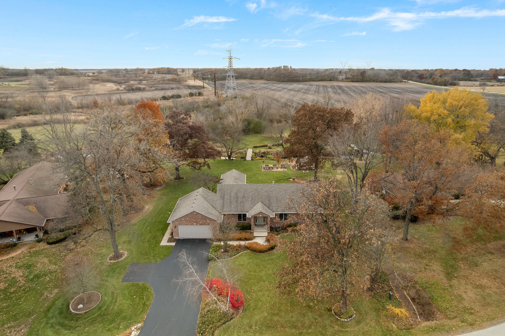 43W493 Thornapple Tree Road, Sugar Grove, IL 60554