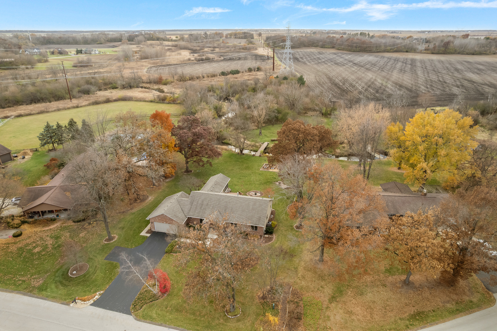 43W493 Thornapple Tree Road, Sugar Grove, IL 60554