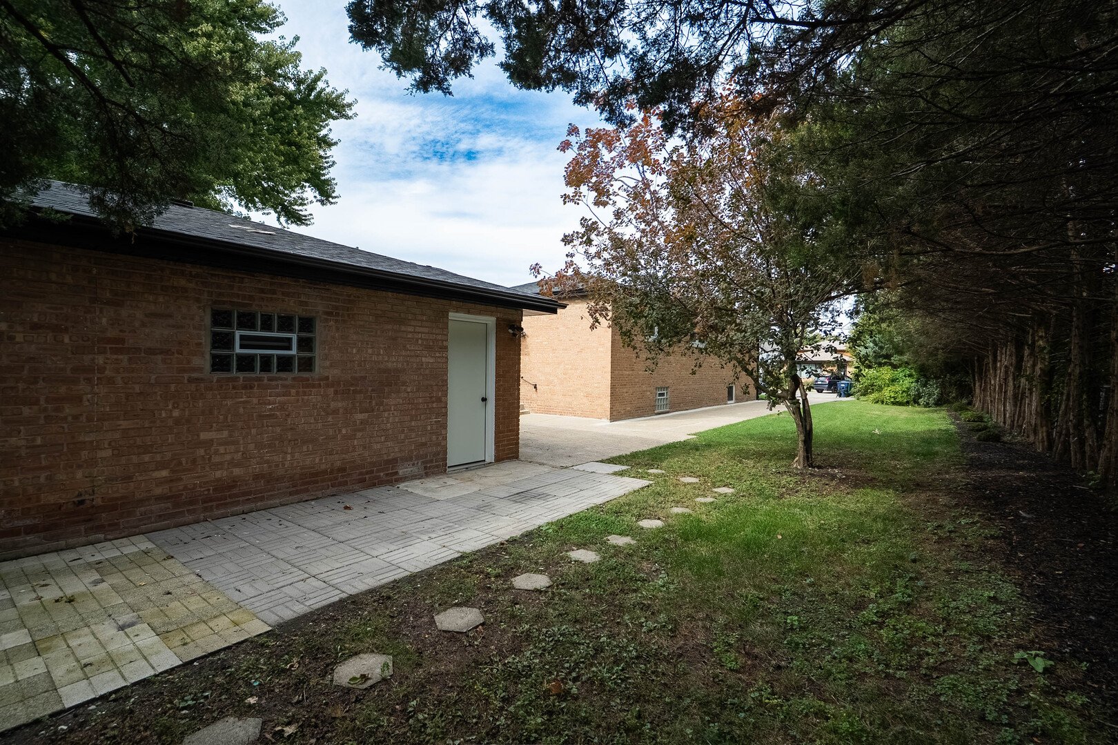 2601 W 98th Place, Evergreen Park, IL 60805