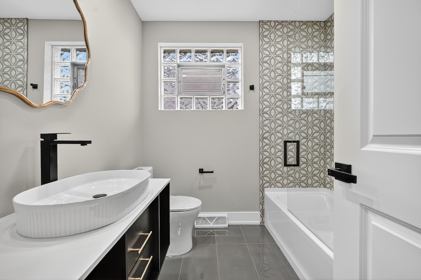 2601 W 98th Place, Evergreen Park, IL 60805