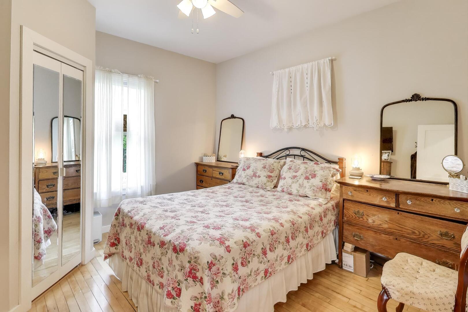 121 W Fremont Street, Arlington Heights, IL 60004