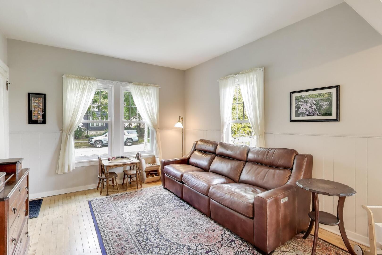 121 W Fremont Street, Arlington Heights, IL 60004