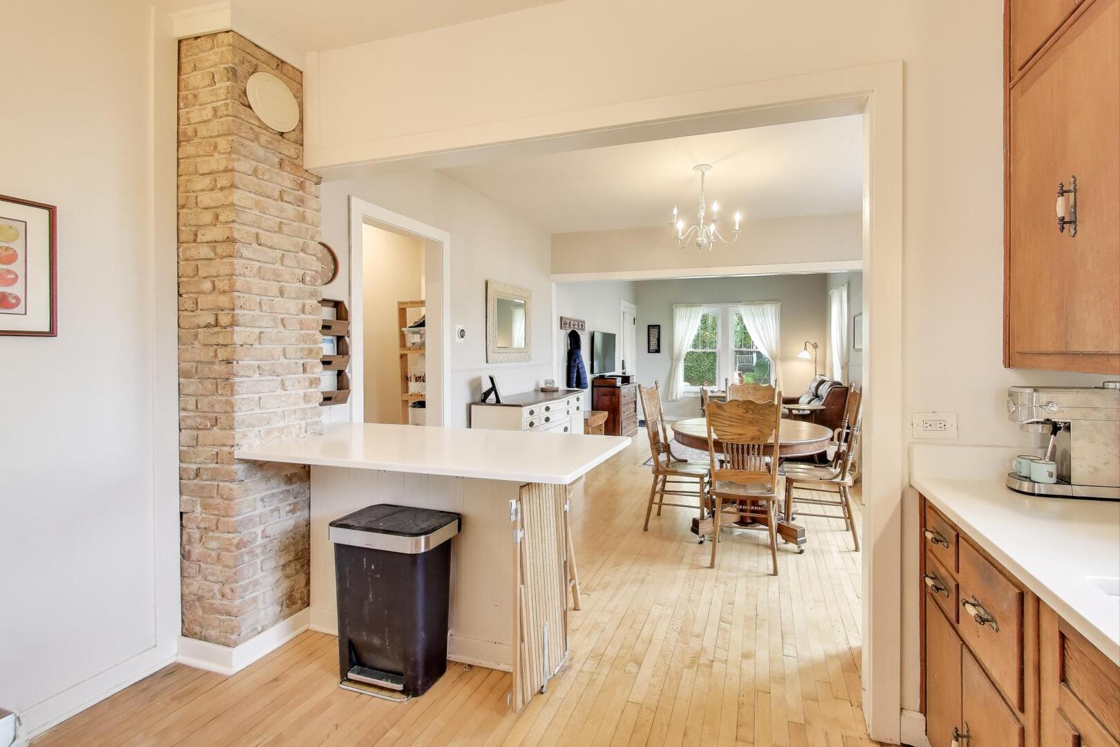 121 W Fremont Street, Arlington Heights, IL 60004