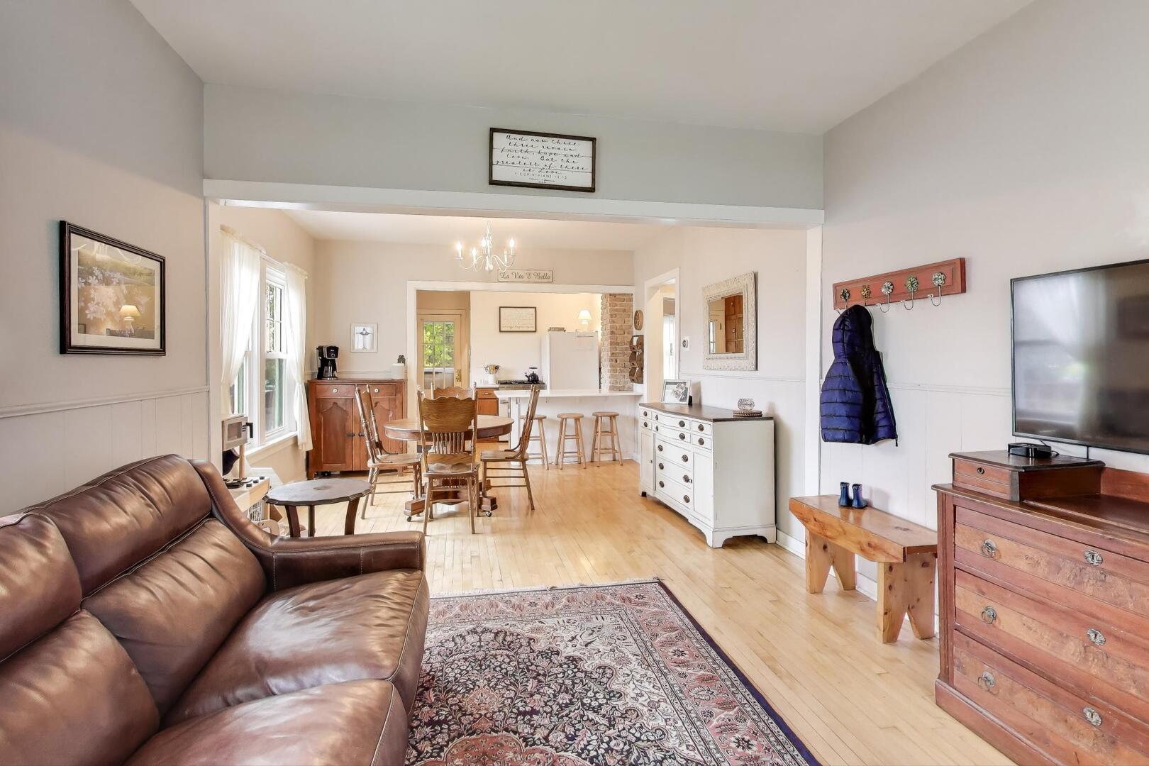 121 W Fremont Street, Arlington Heights, IL 60004