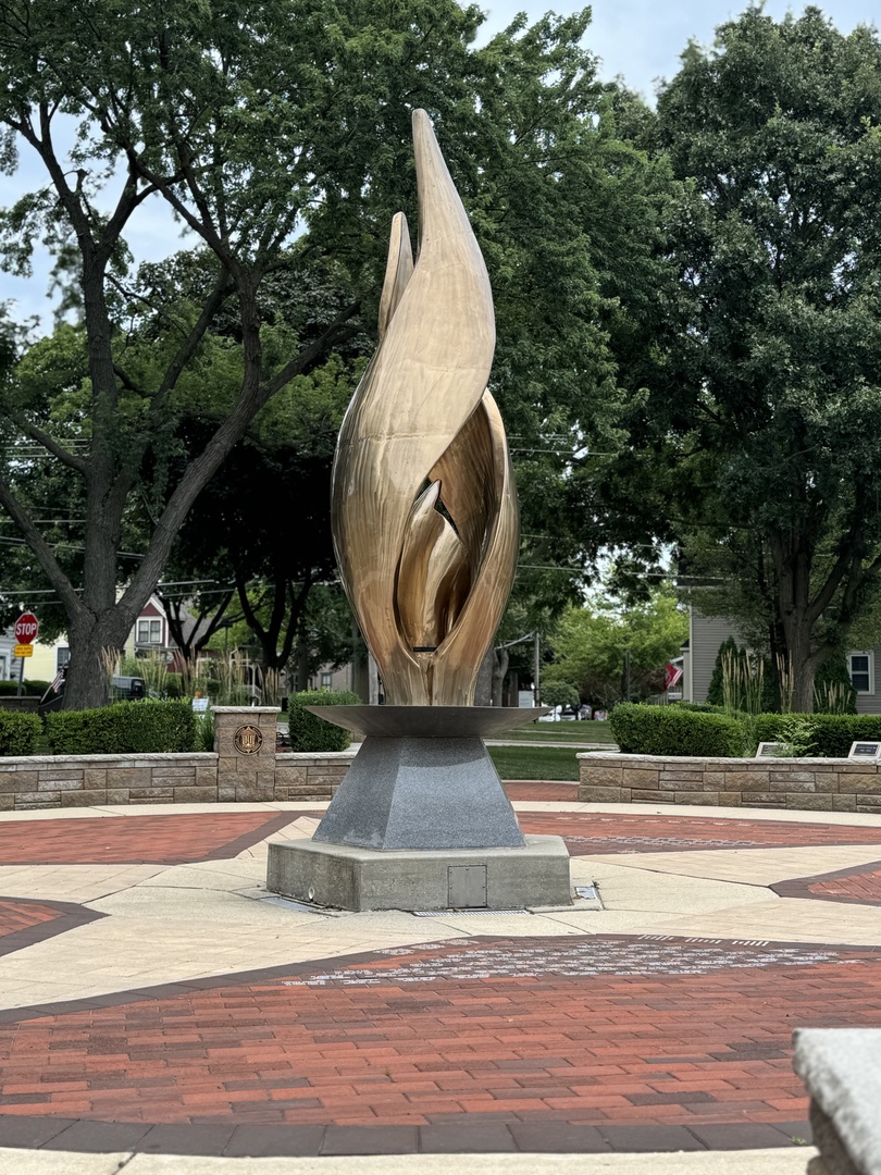 121 W Fremont Street, Arlington Heights, IL 60004