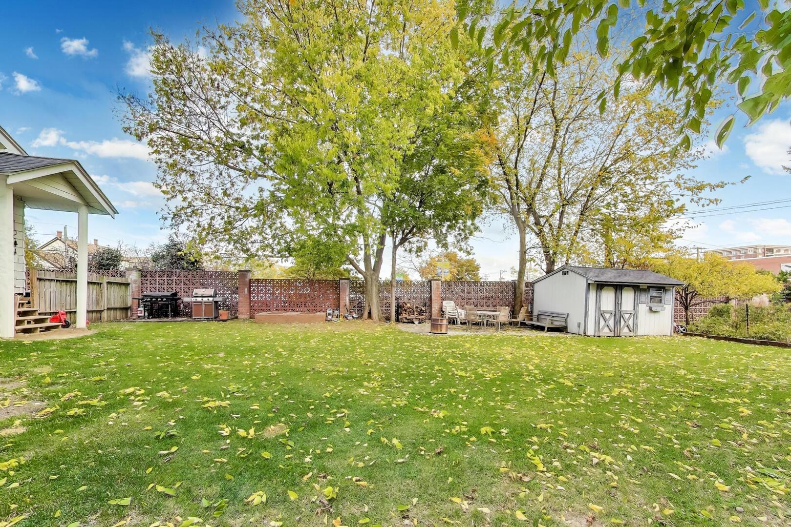 121 W Fremont Street, Arlington Heights, IL 60004