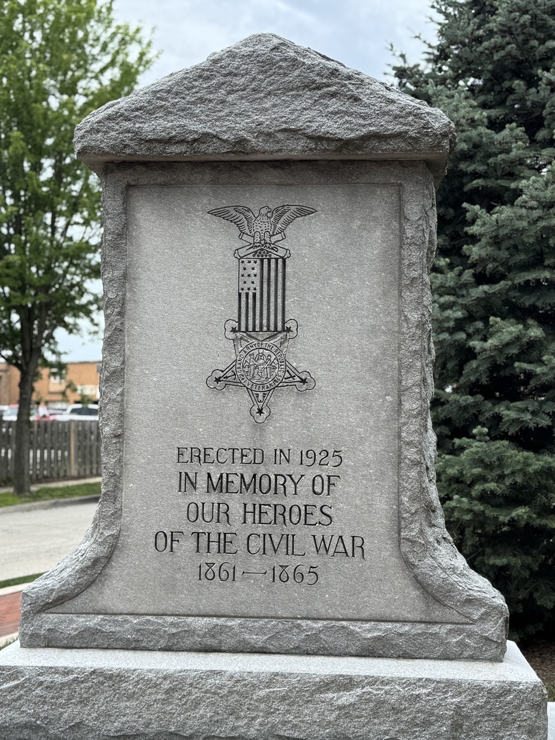 121 W Fremont Street, Arlington Heights, IL 60004