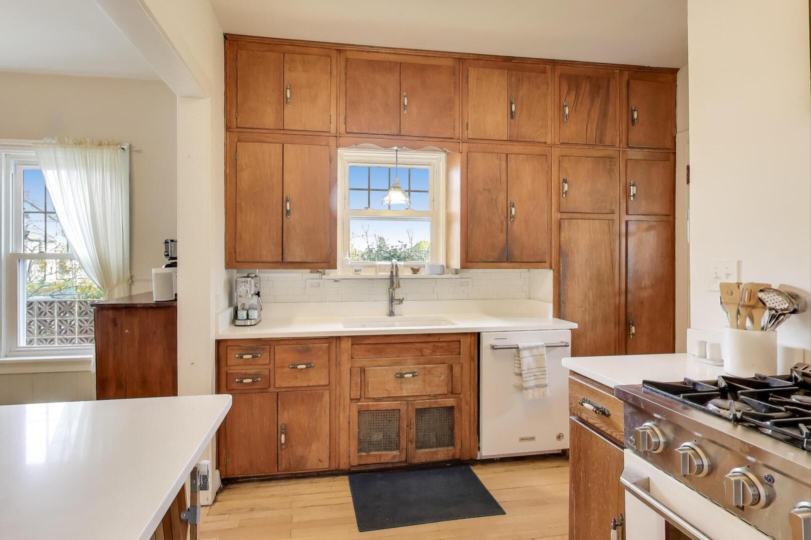 121 W Fremont Street, Arlington Heights, IL 60004