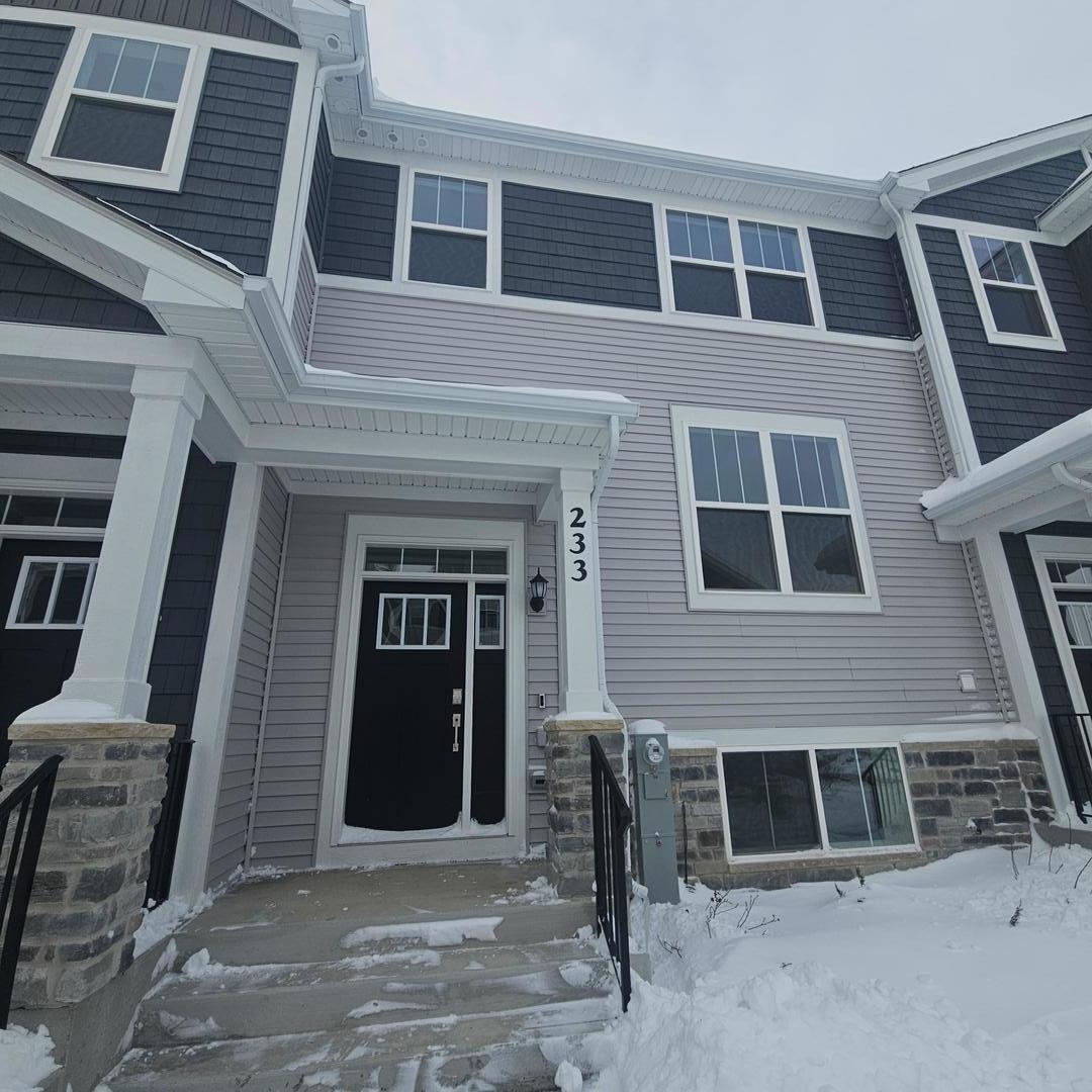 233 Settlers Place, West Dundee, IL 60118