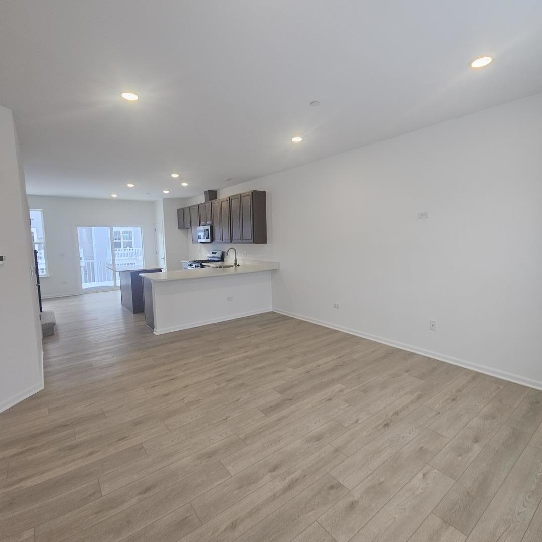 233 Settlers Place, West Dundee, IL 60118